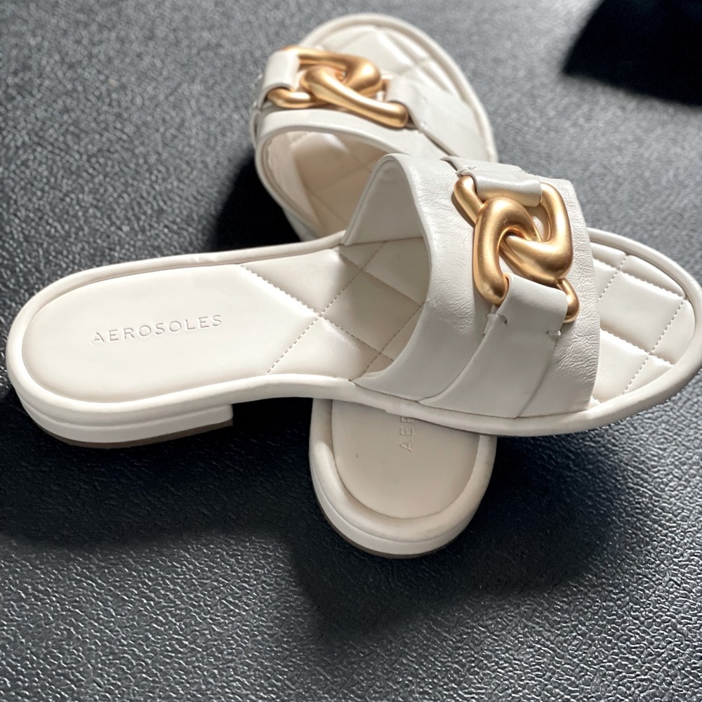 Aerosoles slides cream color size 9.5